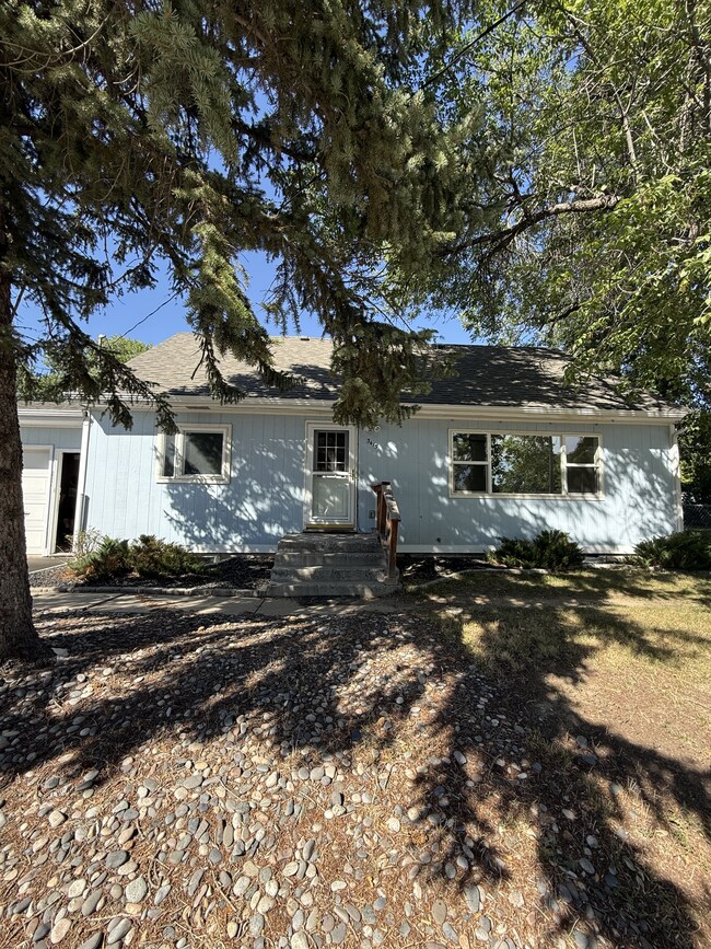 Building Photo - 3415 Poly Dr