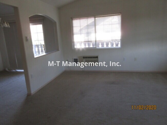 Building Photo - Bavarian Villas 2br/1 bath upstairs apt - ...
