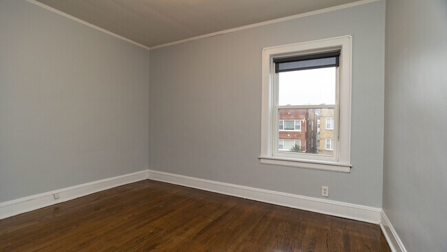 Building Photo - 3318 N Leclaire Ave