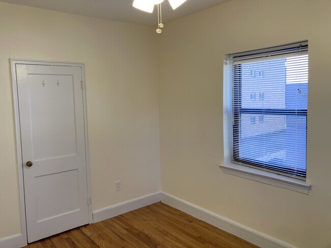 Building Photo - 114 Longwood Ave
