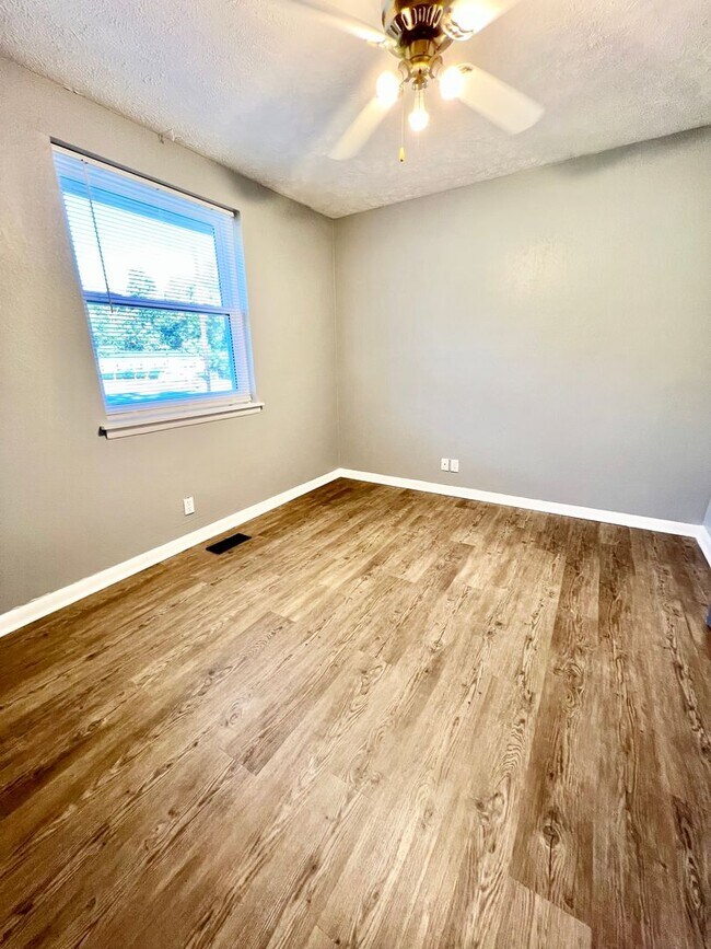 Foto del edificio - 2 Bedroom 1 Bathroom Duplex in East Nashvi...