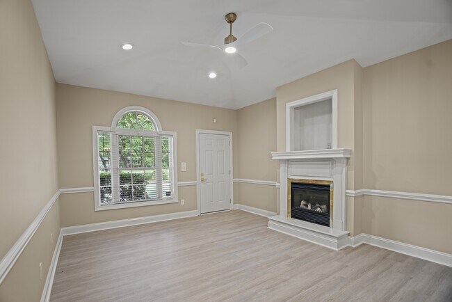 Building Photo - 2404 W McCown Dr