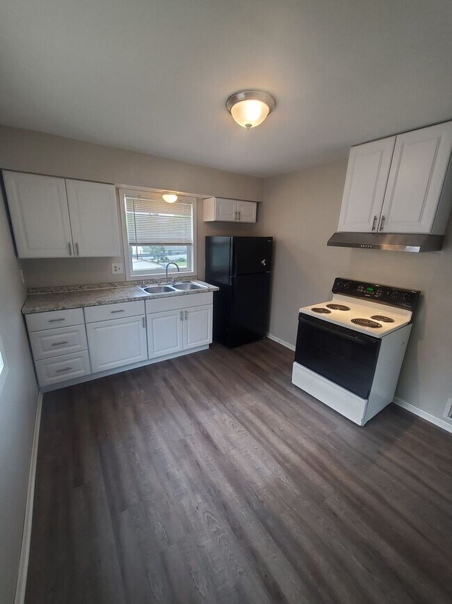 Foto del edificio - 8109-8111 W Villard Ave. (Duplex)