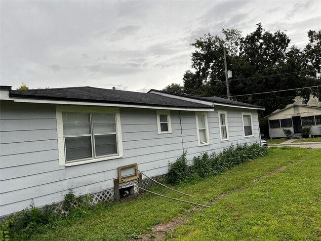Building Photo - 812 Colyer St