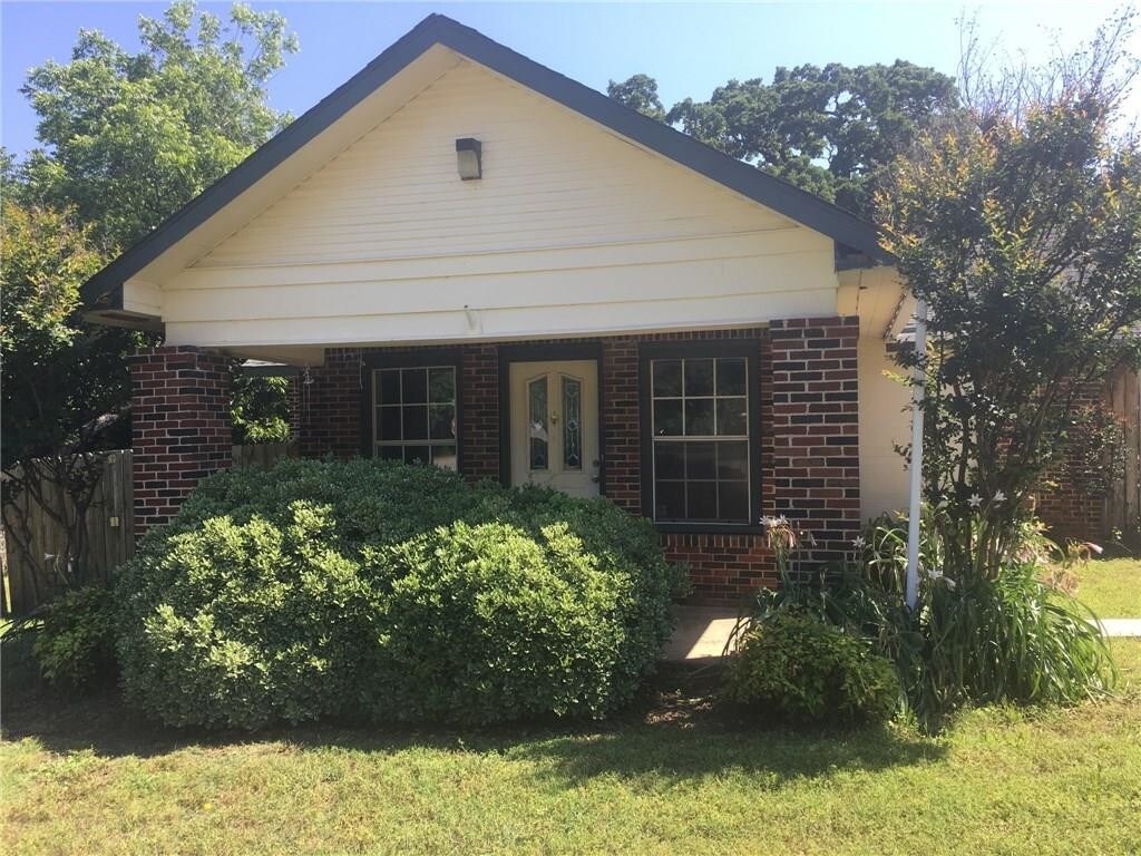 Primary Photo - 420 Bluebonnet Dr
