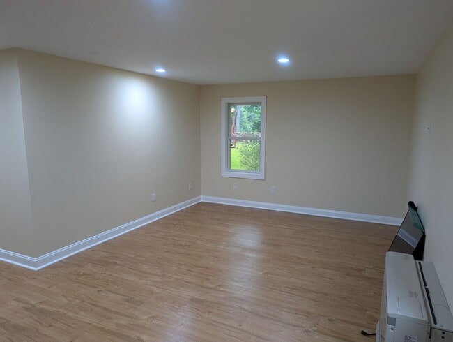 Building Photo - Gorgeous One+ bedroom in Brunswick