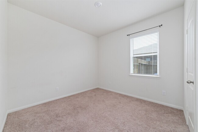 Foto del edificio - 3000 Iron Woods Dr
