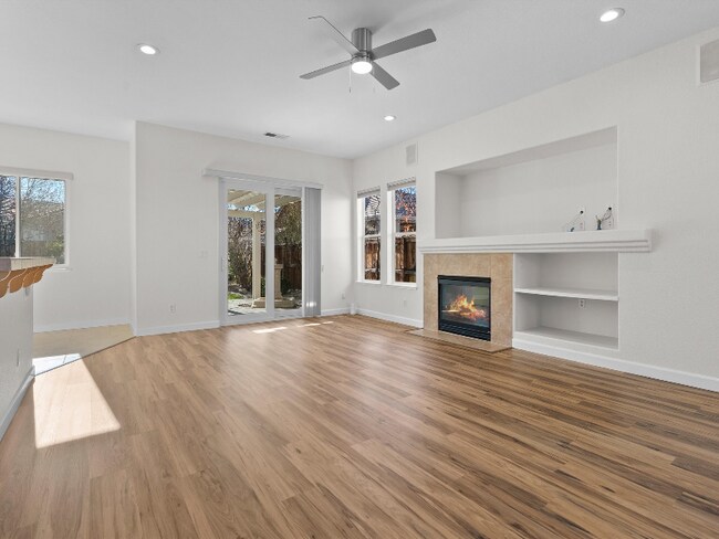 Building Photo - 1730 Glen Cove Ct