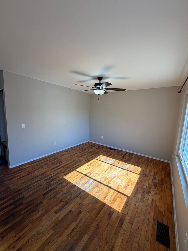 Foto del edificio - Remodeled 4BR/2BA Home in Lansing — Section 8 Approved