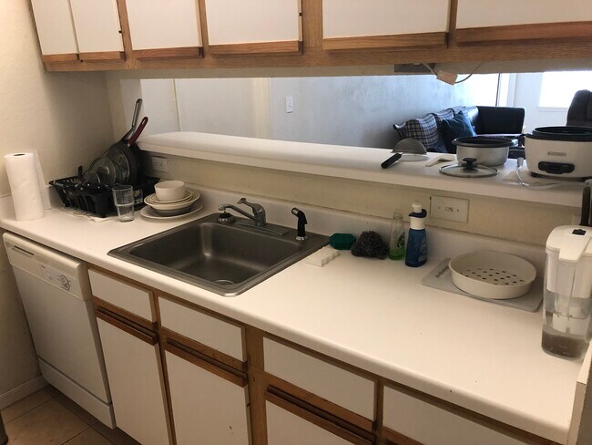 Cocina gigante con zona de comedor y balcón. - 521 Southwest Pky