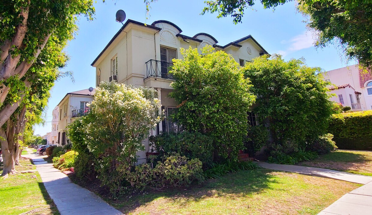 Primary Photo - 1003 S Holt Ave