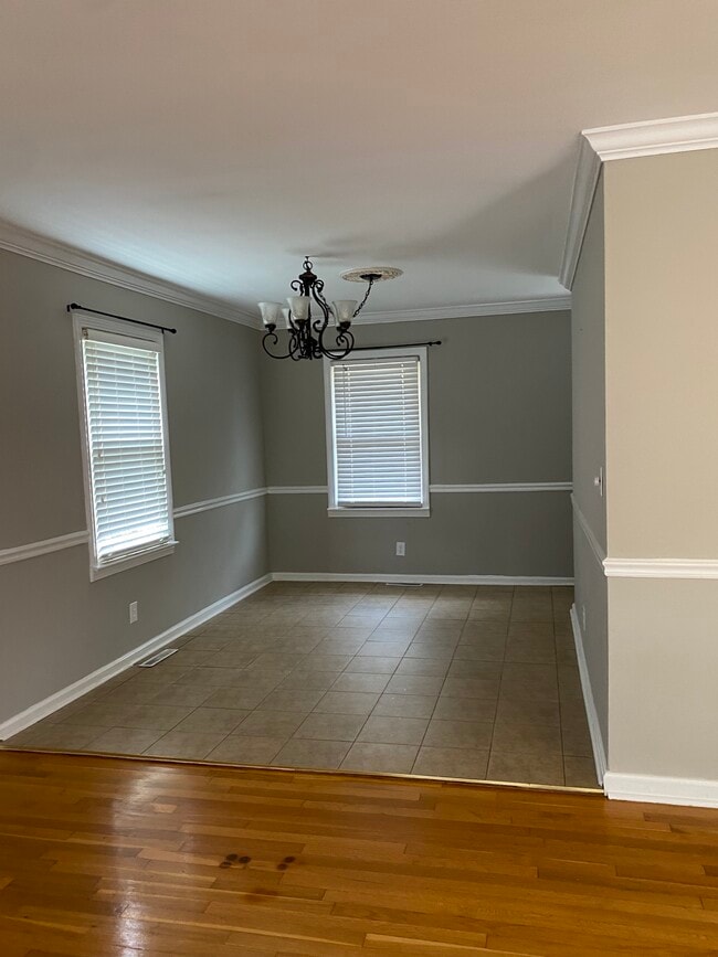 Building Photo - 103 Meadowlark Dr