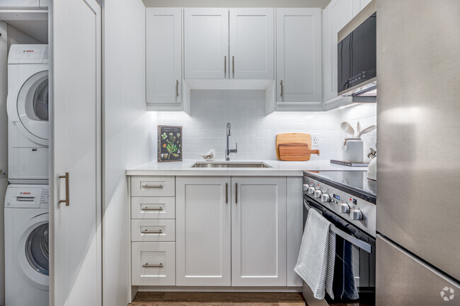 Bachelor - 494SF - Kitchen - Aubrey Jones Apartments