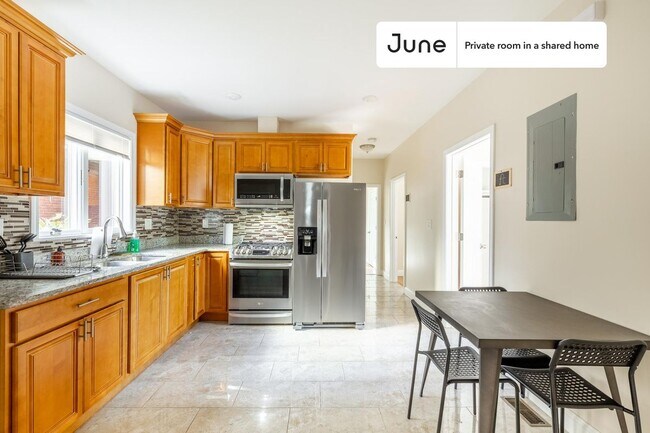Building Photo - Room in Shared 4 bed/1 bath home