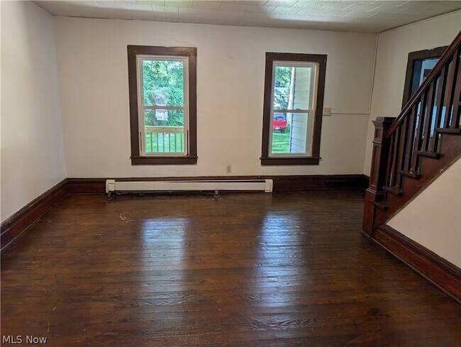 Building Photo - 339 Harris St