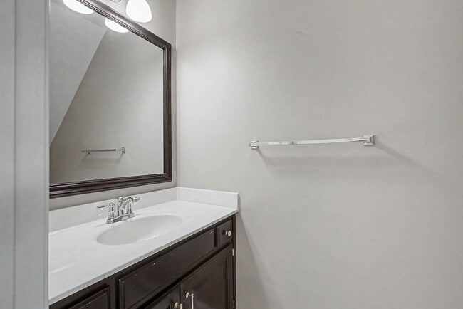 Building Photo - Beautiful home you won't want to miss!