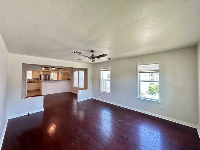 Building Photo - 5222 Avenue O