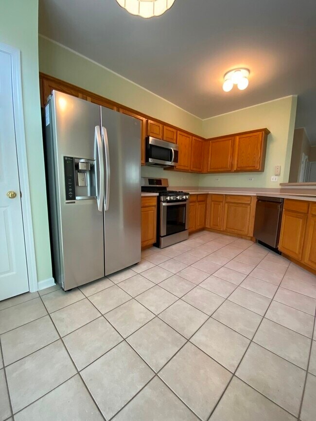 Building Photo - 3080 Autumn Lake Dr
