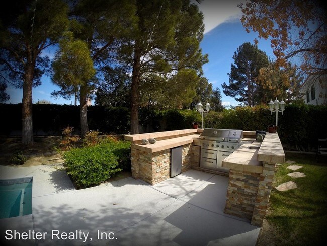 Building Photo - 4 br, 3.5 bath House - 2223 Versailles Ct