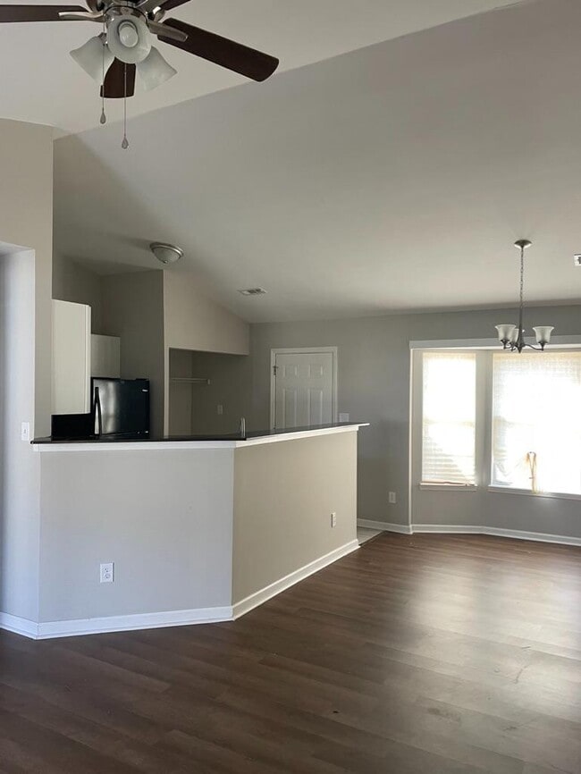 Building Photo - 6201 Easter Ln