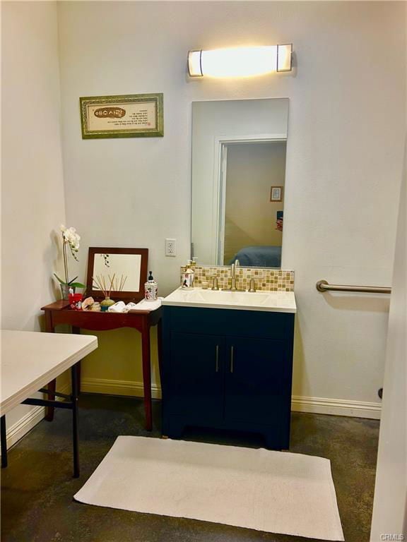 Building Photo - 300 E 4th St