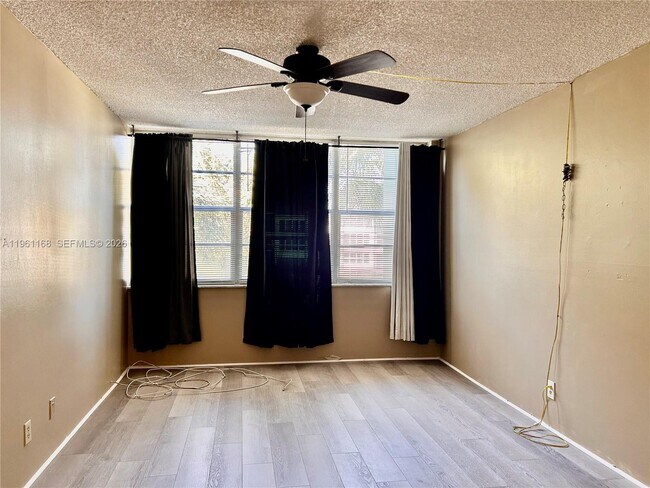 Foto del edificio - 2761 Taft St