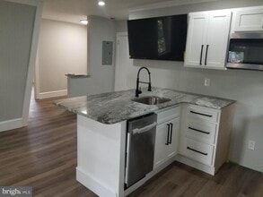 Building Photo - 212 Warren St