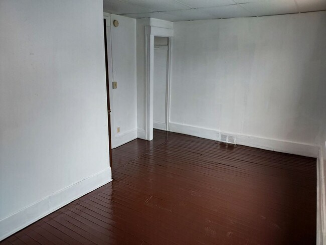 Building Photo - 184 Santee St