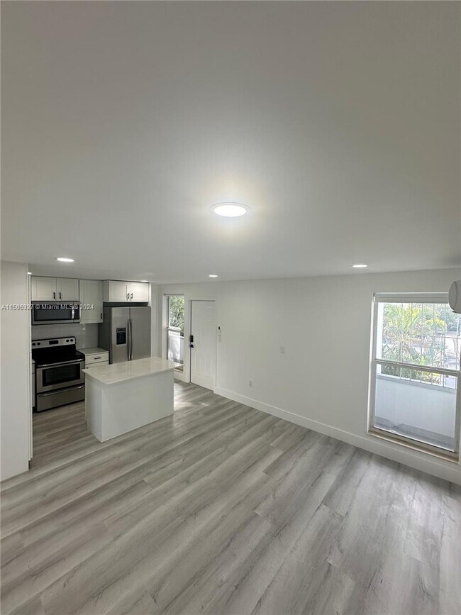 Building Photo - 3071 SW 27th Ave