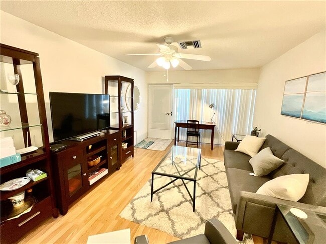 Building Photo - 4345 Tahitian Gardens Cir