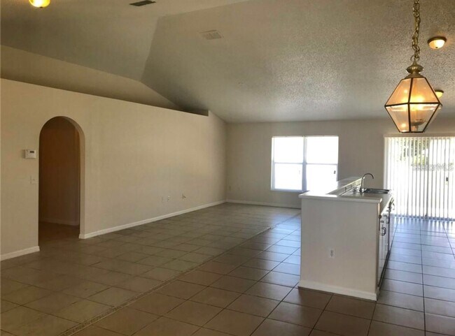 Building Photo - Poinciana 3 bedroom Oasis Now Available!