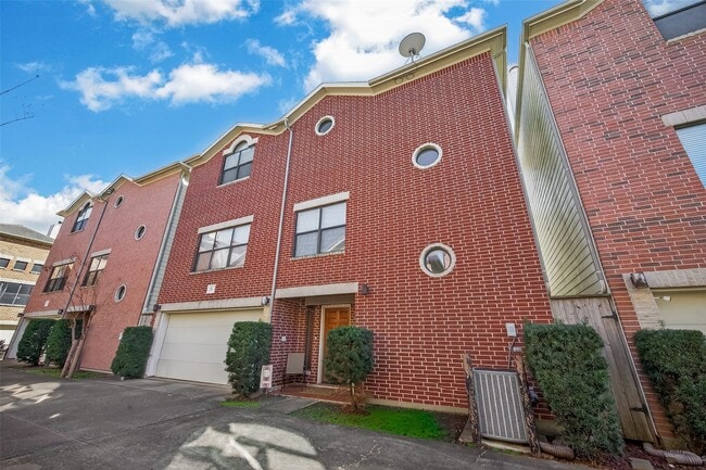 Building Photo - 2502 Brinkman St