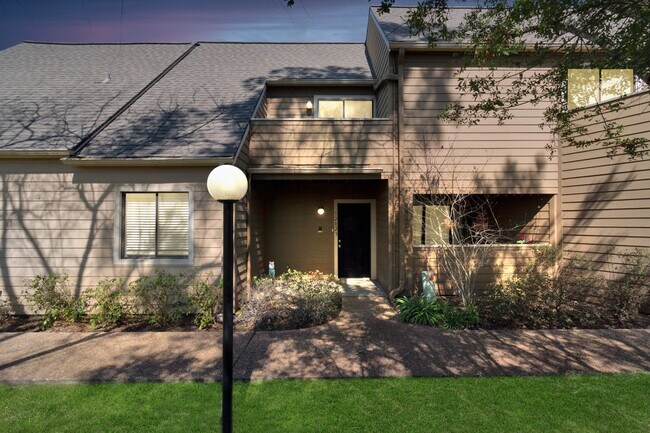 Foto del edificio - 12823 Briarwest Cir