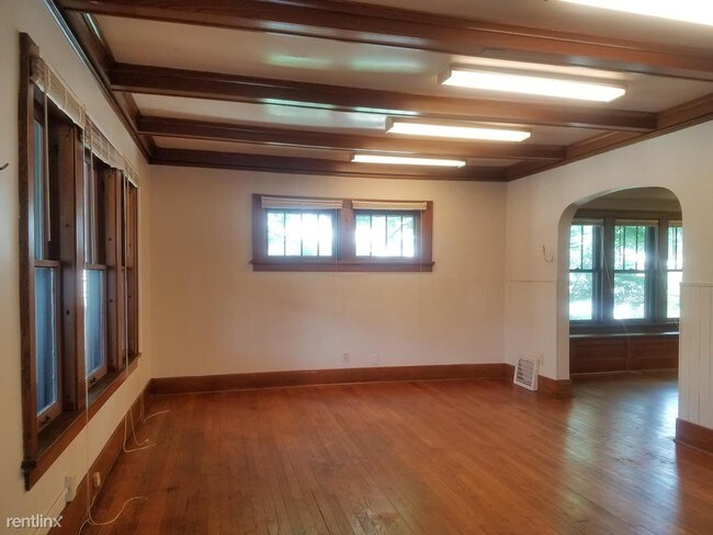 Building Photo - 2 br, 1.5 bath House - 135 Wisconsin Avenue
