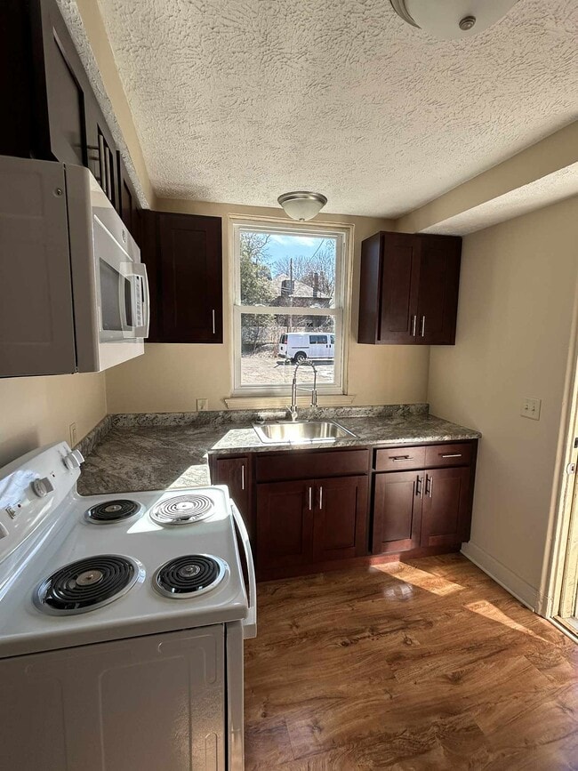 Building Photo - 459 W 3rd St