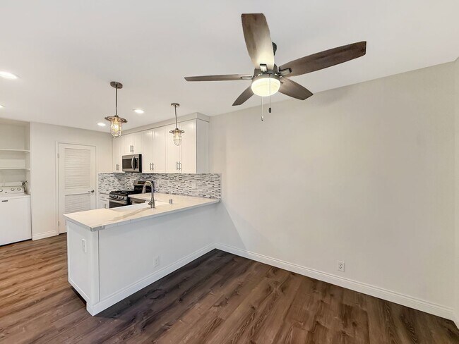 Foto del edificio - Spacious 3BR/2BA with Private Yard in Para...