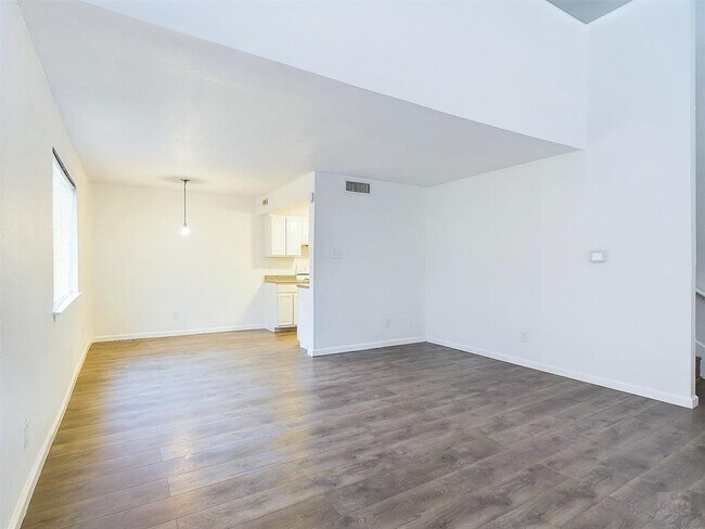 Foto del edificio - 2124 Burton Dr