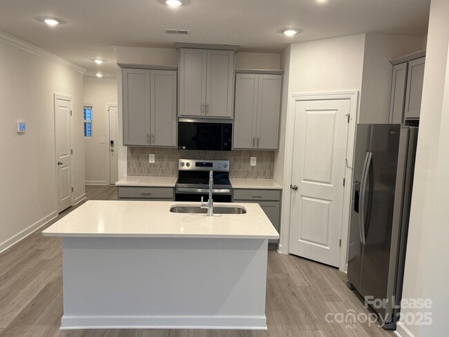 Building Photo - 4113 Smt Wds Dr