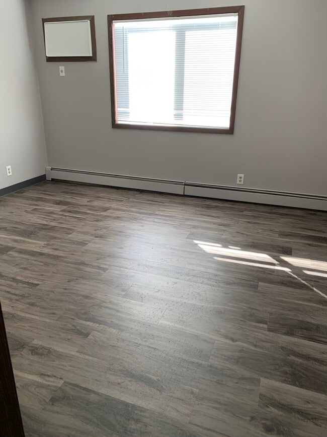 907 Dale St Apartments Apartments in Hutchinson, MN