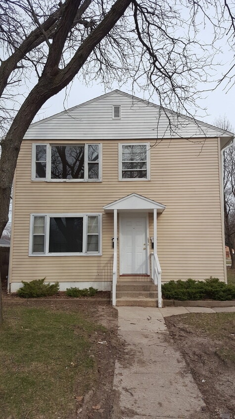 Primary Photo - 5260-62 N 28th St