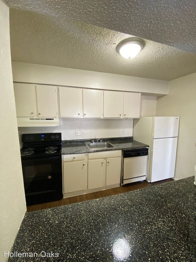 Foto del edificio - 1501 Holleman Dr