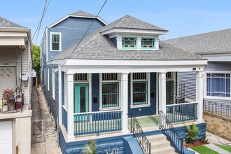 Building Photo - 3023 Banks St