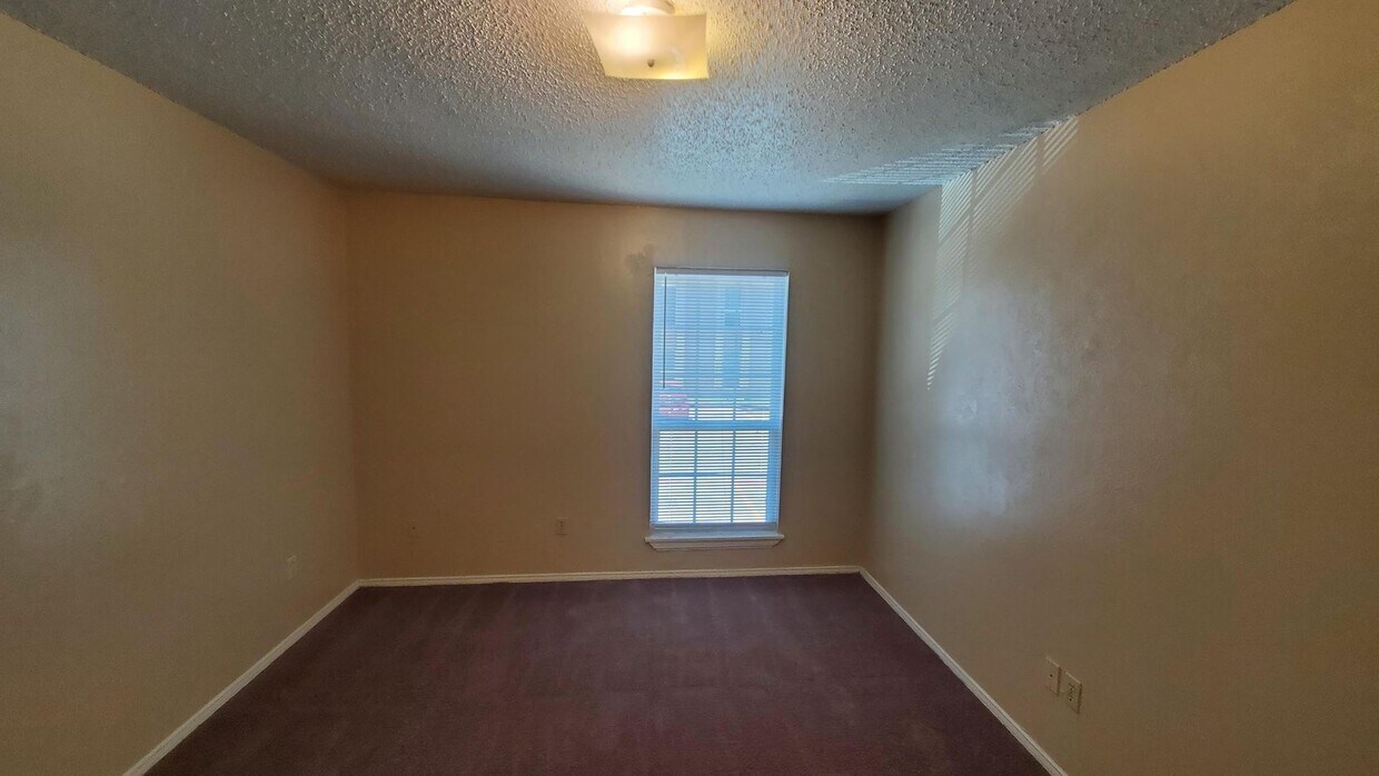 Primary Photo - Spacious 2 bedroom condo for a great price!