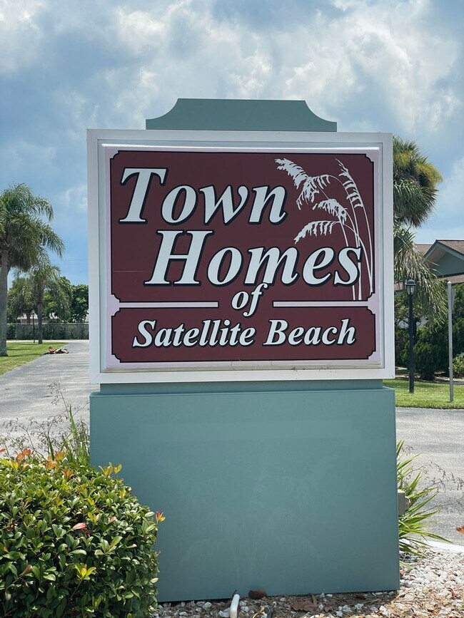 Building Photo - 2 Bedroom 2.5 Bathroom Beachside Townhouse