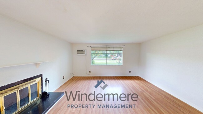 Building Photo - 114 S Clinton St