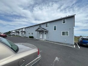 Building Photo - 2813 W Marina Dr