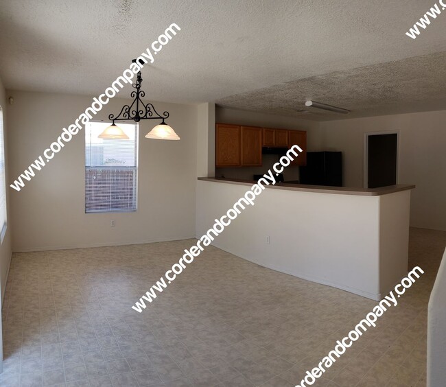 Foto del edificio - Fabulous 4 Bedroom, 3 Bathroom, 2 Car Gara...