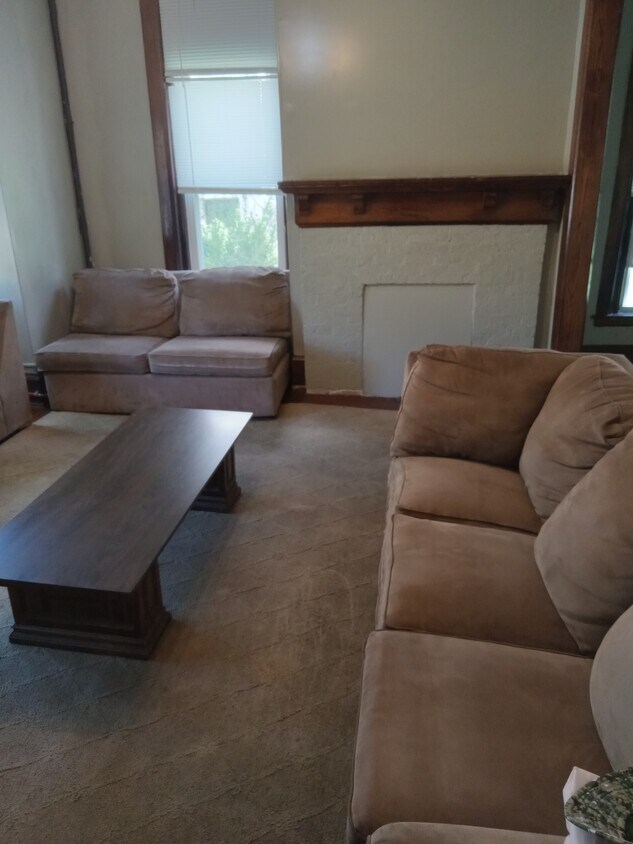 Apartamento 3 - sala de estar - 523 E State St