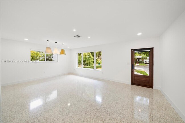 Foto del edificio - 415 Navarre Ave