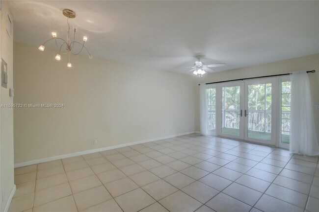 Building Photo - 2424 Southeast 17th Street Apt #B215, Fort...
